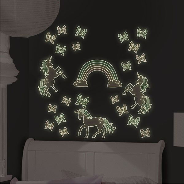 ENCHANTING UNICORNS GLOW IN THE DARK