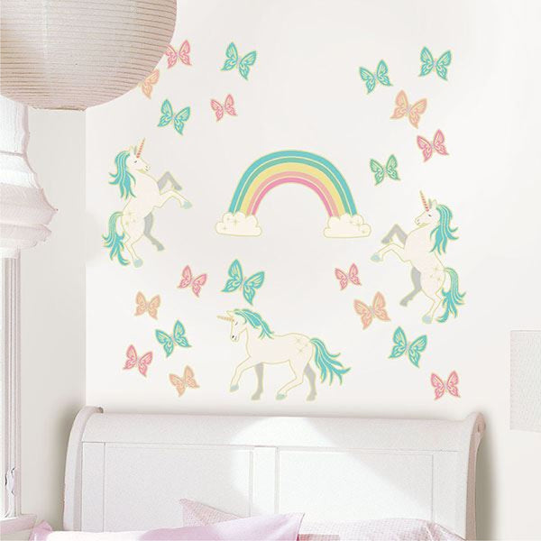 ENCHANTING UNICORNS GLOW IN THE DARK